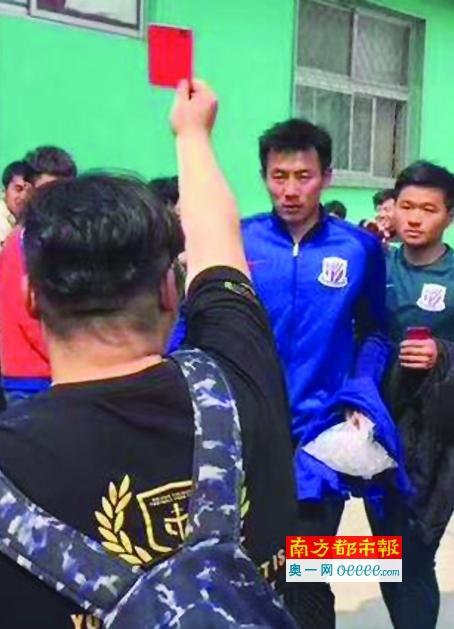 近日在接受采访的时候远藤航谈到了英超联赛，谈到了利物浦以及希望能够通过自己的力量帮助到球队。